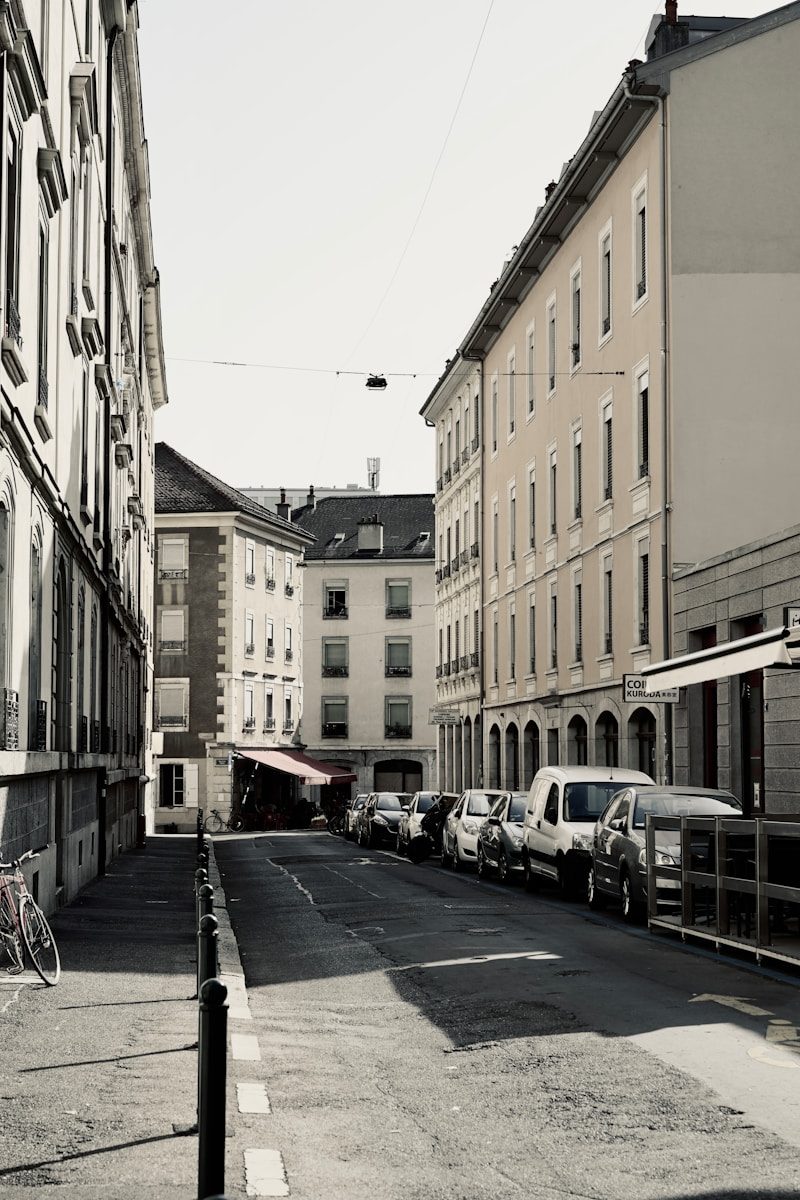 a black and white photo of a city street